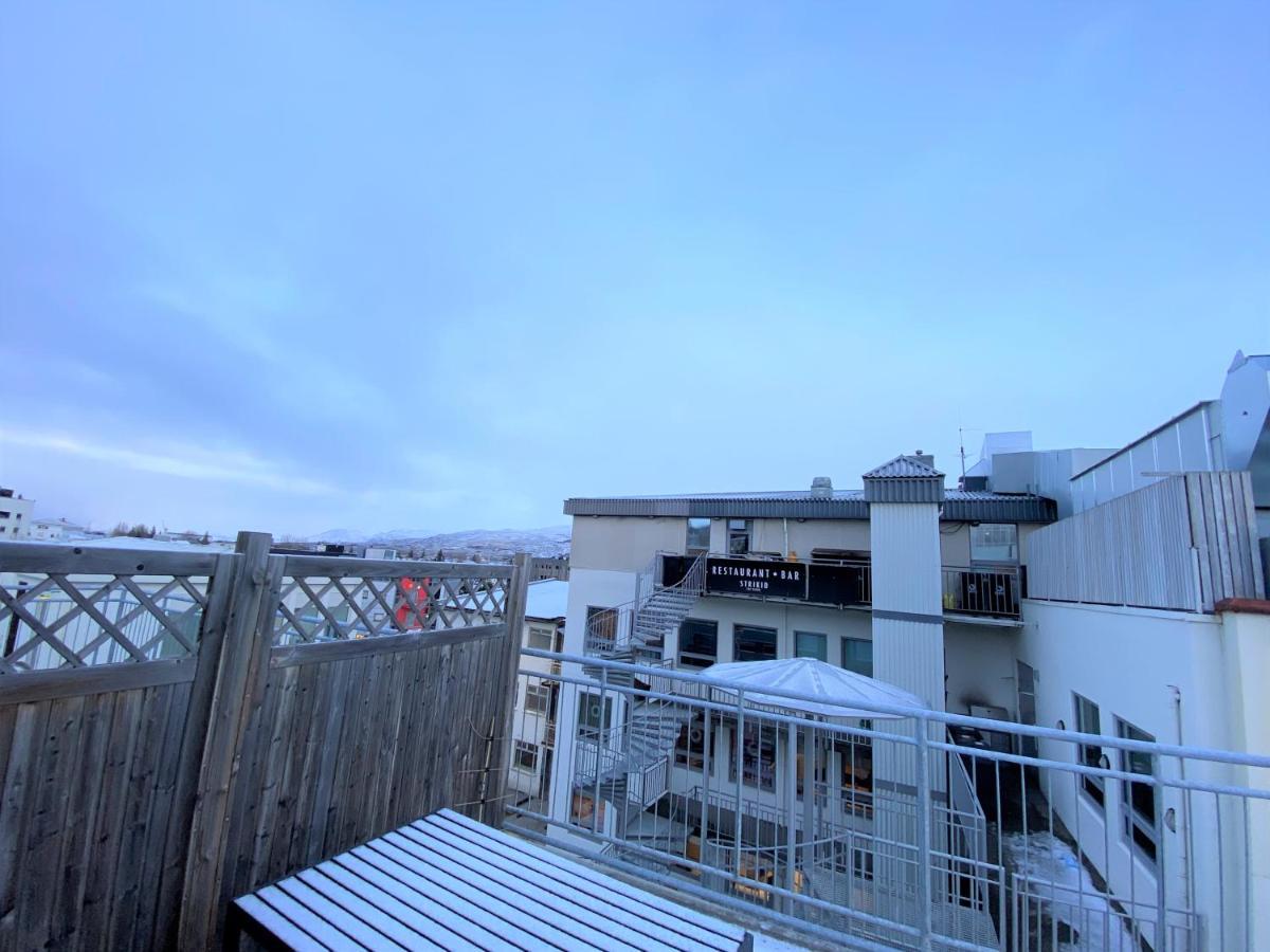 Penthouse On The Main Street, Town Center Apartment Акурейри Екстериор снимка